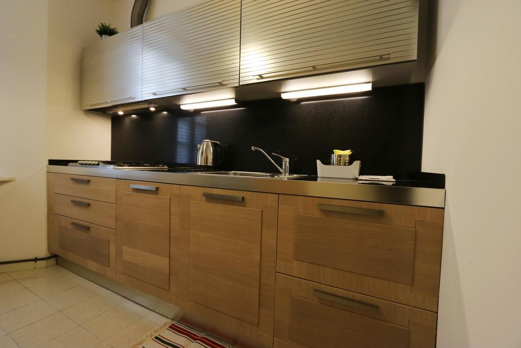 Ancient Courtyard Bonanomi 2 Bedroom Apartment Комо Екстериор снимка