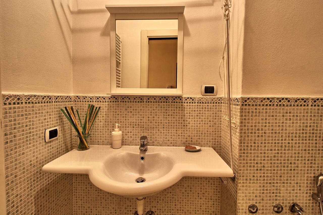 Ancient Courtyard Bonanomi 2 Bedroom Apartment Комо Екстериор снимка