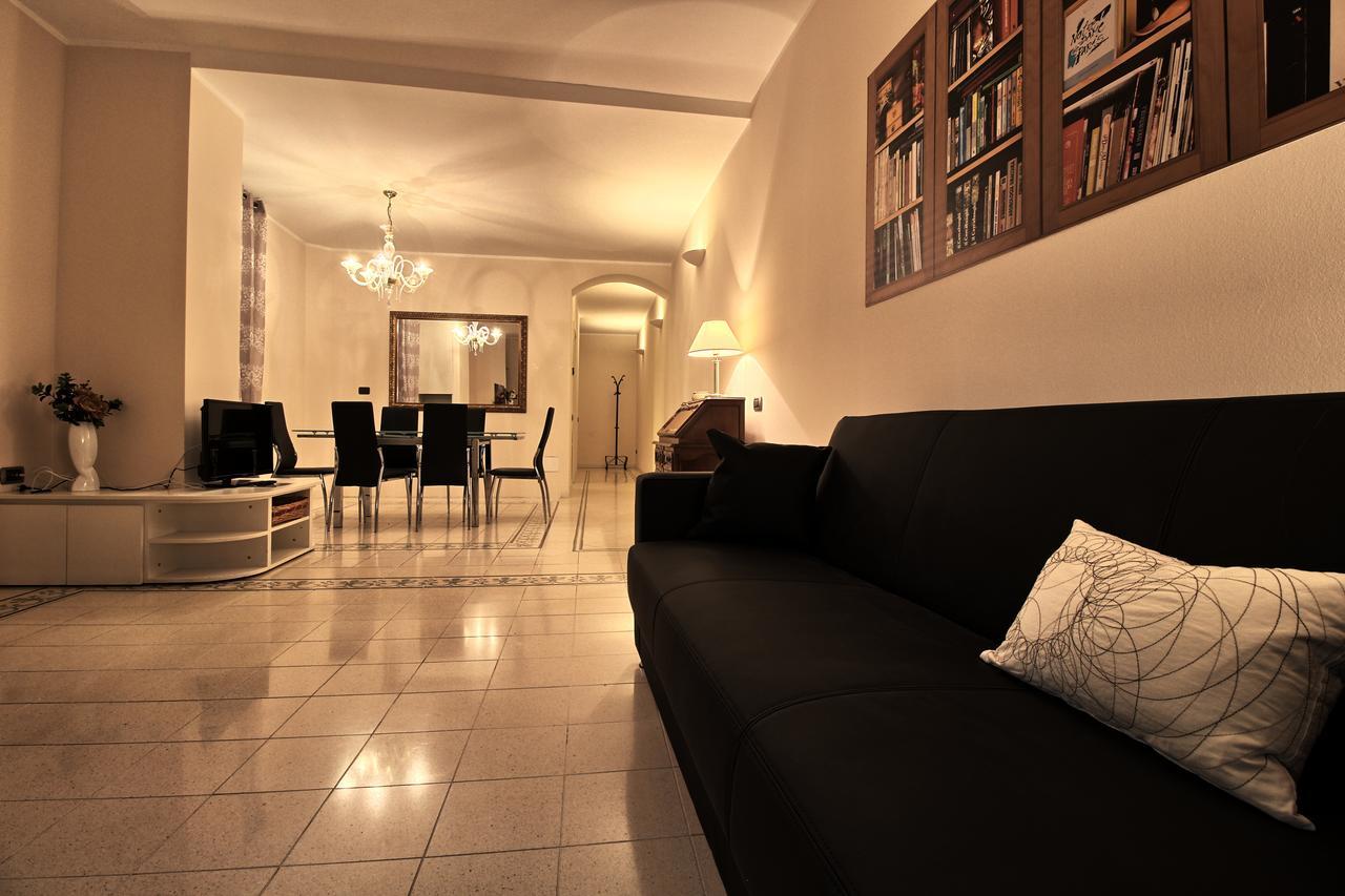 Ancient Courtyard Bonanomi 2 Bedroom Apartment Комо Екстериор снимка